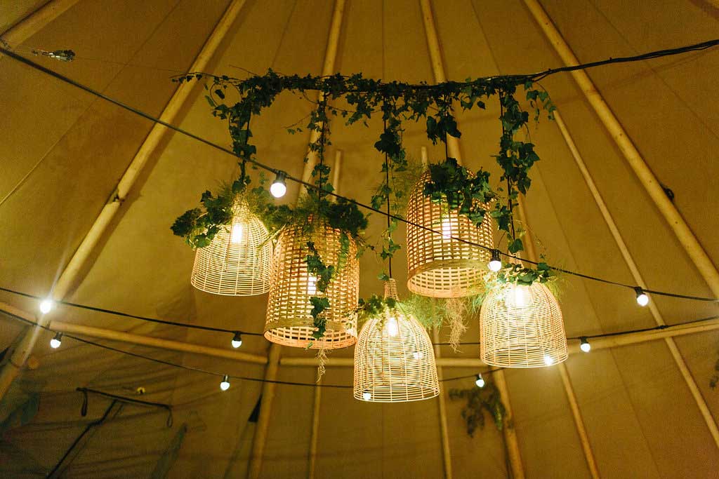 Hanging installation tipi